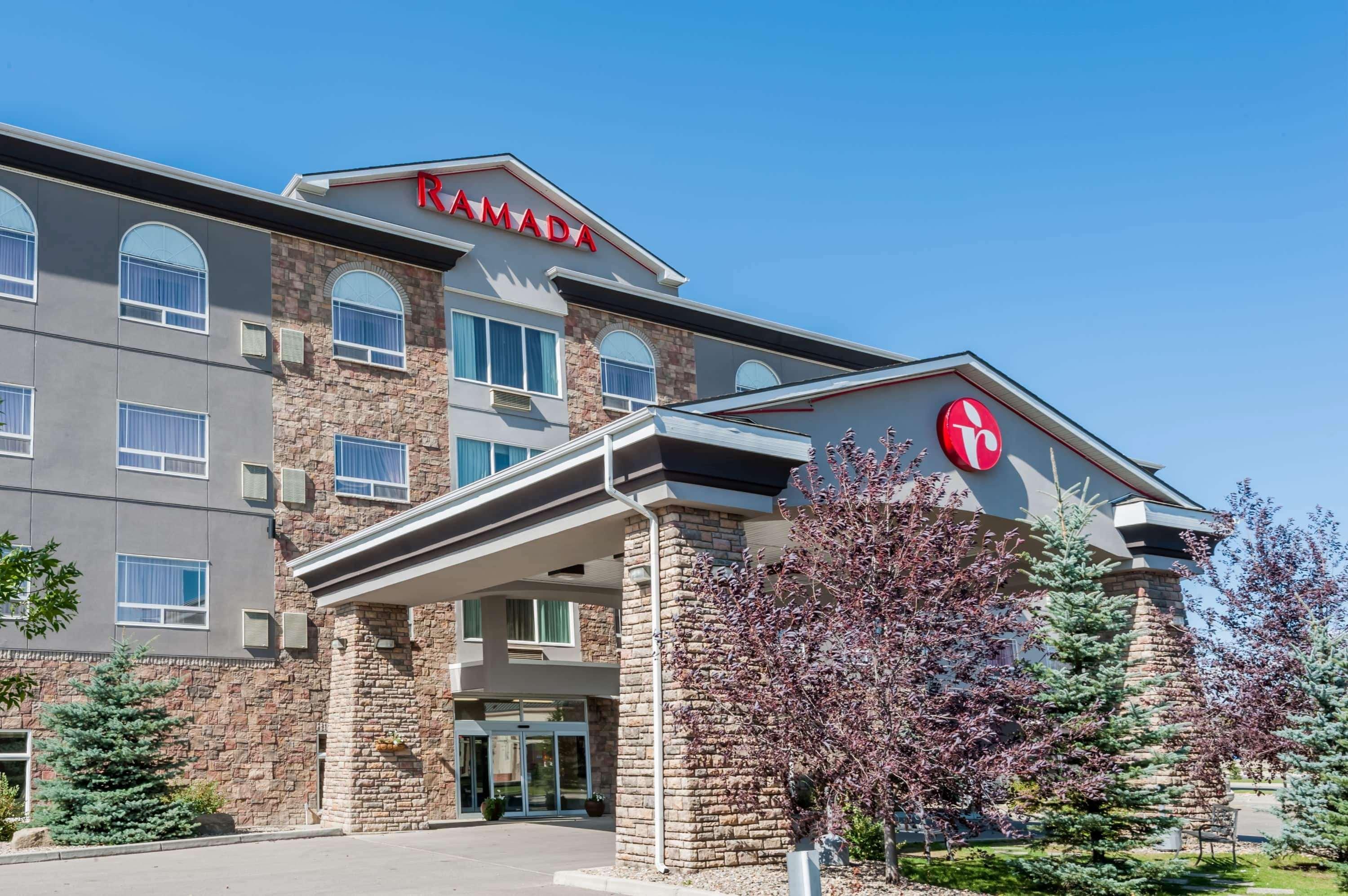 Ramada By Wyndham High River Hotel Exterior foto